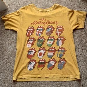 rolling stones yellow tongue tshirt size small